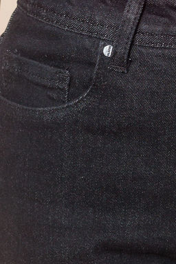 Джинсы mom-fit с застежкой на болты