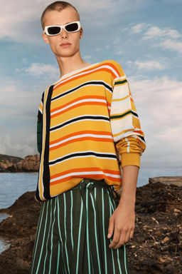 LIMITED EDITION CONTRAST STRIPED SWEATER - Zara фото 2