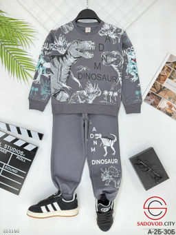 Костюм для мальчика с рисунком