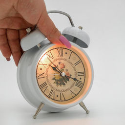 Будильник «Прованс», дискретный ход, d=9 см, с подсветкой, 17×11 см, от батарейки АА