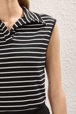 Trendyolmilla Siyah Cizgili Regular/Normal Kal?p Polo Yaka Esnek Orme Bluz TWOSS25BZ00463