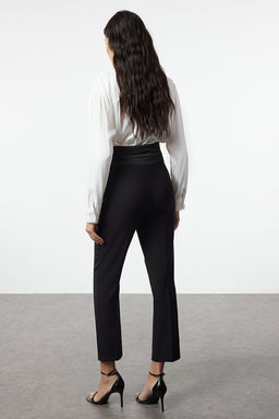 TRENDYOLMILLA Siyah Saten Nervur Serit Detayl? Dokuma Pantolon TPRAW25PL00004