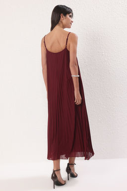 TRENDYOLMILLA Siyah Duz Y?rtmacl? Maxi Piliseli A-line Esnek Orme Elbise TWOSS25EL00170 фото 4