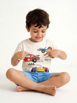 Araba Bask?l? Erkek ?ocuk ?ortlu Pijama Tak?m?