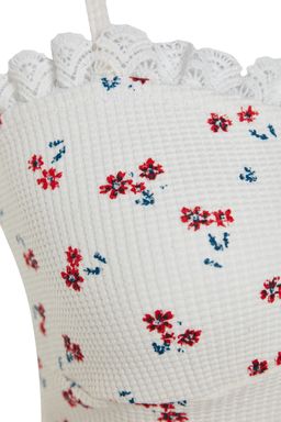 Beyaz Cicek Bask?l? Ask?l? Fitted/Vucuda Oturan Waffle Kumas Super Crop Orme Bluz TWOSS23BZ00375 - Trendyolmilla фото 7