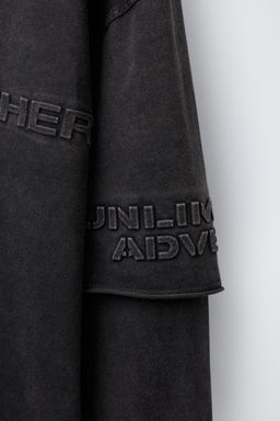 FADED-EFFECT T-SHIRT WITH DOUBLE SLEEVES AND RAISED SLOGAN - Zara фото 4