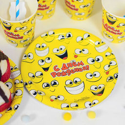 УЦЕНКА Одноразовая посуда «С днём рождения», смайлики: 6 тарелок, 6 стаканов, 6 колпаков, 1 гирлянда