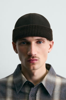 GORRO CORTO COMBINADO FRANELA / Marr?n