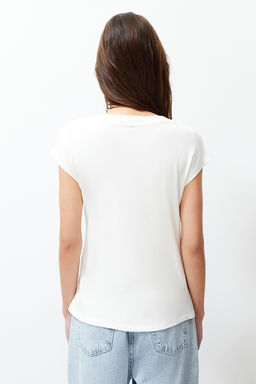 Ekru Viskoz/Yumusak Kumas Fitted/Vucuda Oturan Ay Kol V Yaka Esnek Orme Bluz TWOSS24BZ00433