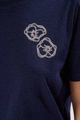 TRENDYOLMILLA Lacivert %100 Pamuk Cicek Nak?sl? Regular/Normal Kal?p Orme T-Shirt TWOSS25TS00042  фото 4