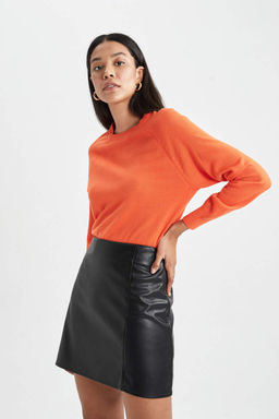 Свитер обычного кроя с круглым вырезом