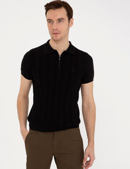 Черный трикотажный свитер приталенного кроя с воротником-поло