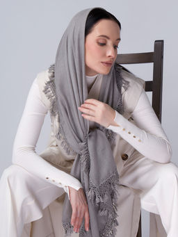 Большой, мягкий, тонкий и очень нежный двусторонний палантин с рисунком.