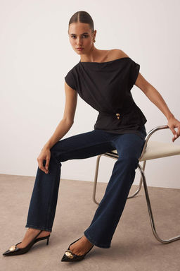 Siyah Kay?k Yaka Fitted Toka Detayl? Dokuma Bluz TWOAW26BZ00058