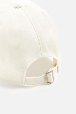 CAP WITH CONTRAST EMBROIDERY - Zara фото 4