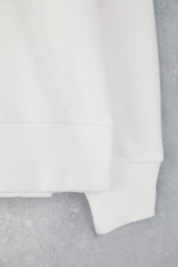 Ekru Nak?sl? Regular/Normal Kal?p Orme Sweatshirt TWOAW26SW00011 - Trendyolmilla фото 7