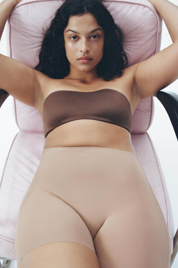 SHAPEWEAR SHORTS WITH LOW-CUT BACK