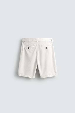 BERMUDA REGULAR FIT PLIEGUES / Blanco roto