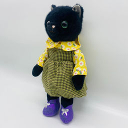 Мягкая игрушка Кошка черная в одежде - Storyland фото 3