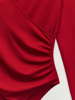 Боди с длинным рукавом и V-образным вырезом / Zarina