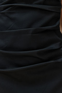 Limited Edition Siyah Vucuda Oturan Asimetrik Yaka Detayl? Midi Dokuma Elbise TWOSS24EL00551 - Trendyolmilla фото 9