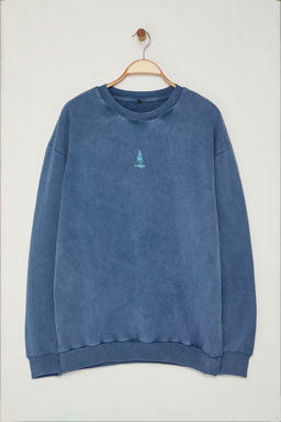 Indigo Oversize/Genis Kesim Soluk Efektli Mistik Temal? Sardonsuz Sweatshirt TMNAW24SW00189