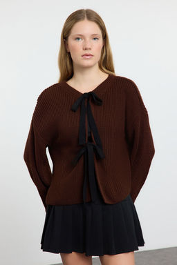 Kahverengi Crop Cift Tarafl? Giyilebilir Kurdele/Fiyonk Baglama Detayl? Triko Kazak TWOAW25KZ00074