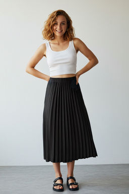 TRENDYOLMILLA Siyah Plise Detayl? Saten Kumas Midi Boy Dokuma Etek TWOAW24ET00359