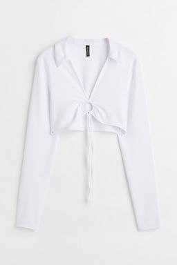 Top cropped con cuello camisero