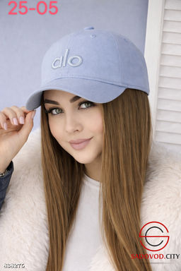 Кепка женская с логотипом