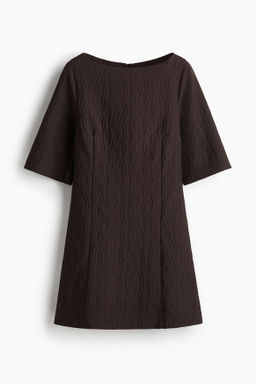 Vestido con escote barco