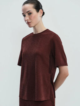 Футболка с люрексом и разрезами / Zarina