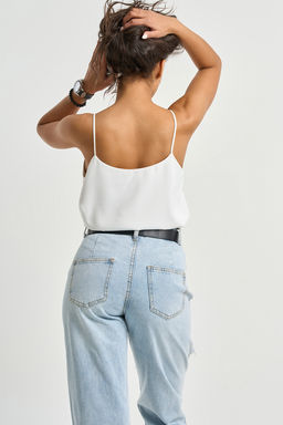 Топ базовый с кружевом на тонких бретелях белый