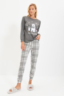 Trendyolmilla Fume Ay?c?kl? ve Penguen Bask?l? Ekoseli Yumos Orme Pijama Tak?m? THMAW22PT0395