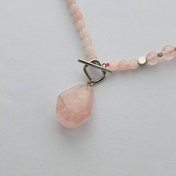 Колье с кулоном из Розового кварца