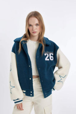 Плюшевая куртка-бомбер с карманами и карманами на кнопках с вышивкой поло большого размера - Defacto фото 5