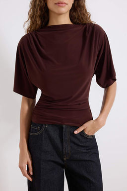 Kahverengi Fitted/Vucuda Oturan Kay?k Yaka Yarasa Kol K?sa Kollu Esnek Orme Bluz TWOSS26BZ00020