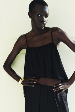 Top largo/corto con tirantes espagueti - H&m фото 3