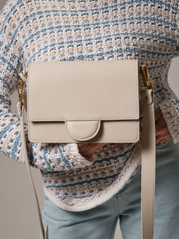 Сумка кожаная через плечо Deboro 30574 светлый крем