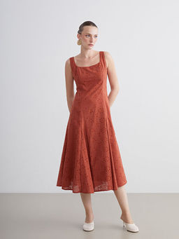 Kare Yaka Ajurlu Elbise