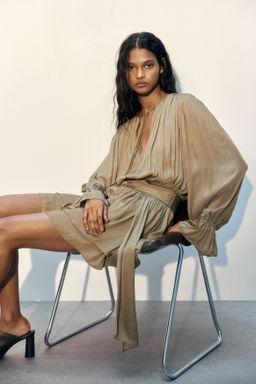 Vestido drapeado con detalle de nudo - H&m фото 4