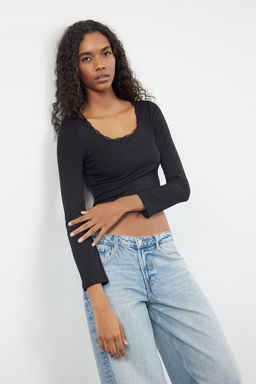 Trendyolmilla Siyah Kare Yaka Dantel Detayl? Crop/K?sa Orme Bluz TWOAW25BZ00007  фото 2