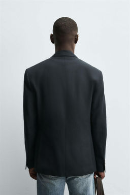 DOUBLE-BREASTED BLAZER