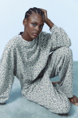 WASHED-EFFECT ANIMAL PRINT TROUSERS - Zara фото 3