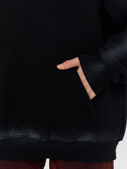 Худи женское черное с начесом и надписью Revolt - Mark formelle фото 6