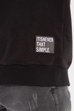 Siyah Regular/Normal Kesim Slogan Etiketli Sardonsuz Sweatshirt TMNAW21SW2006