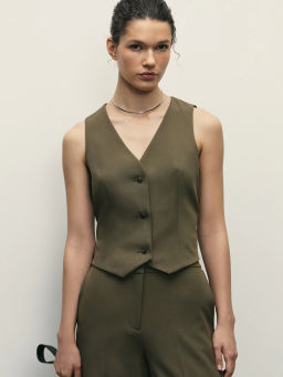 Костюмный жилет на пуговицах / Zarina