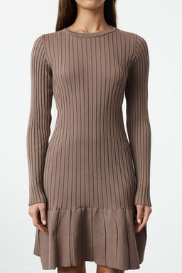 TRENDYOLMILLA Siyah Mini Triko Pileli Etek Detayl? Elbise TWOAW24EL00013  фото 37