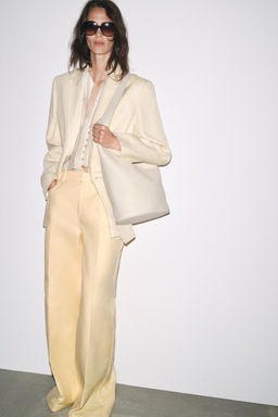 LEATHER BUCKET SHOULDER BAG