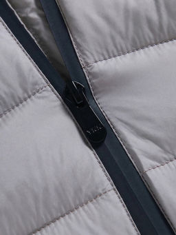 Куртка женская гибридная стёганая с капюшоном с графеновой подкладкой серого цвета 9630_1Sr